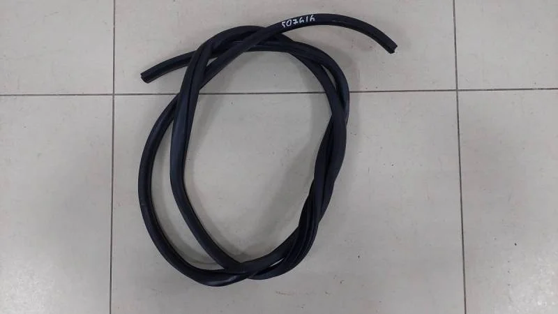 Уплотнитель проема двери задней левой Kia Rio 3 (UB) 2011-2017