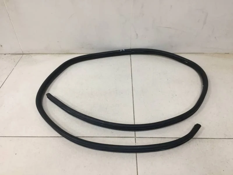 Уплотнитель проема двери задней левой Kia Rio 3 (UB) 2011-2017