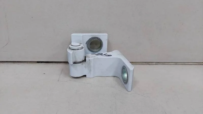 Петля двери задней правой нижняя Skoda Rapid 2012-2020