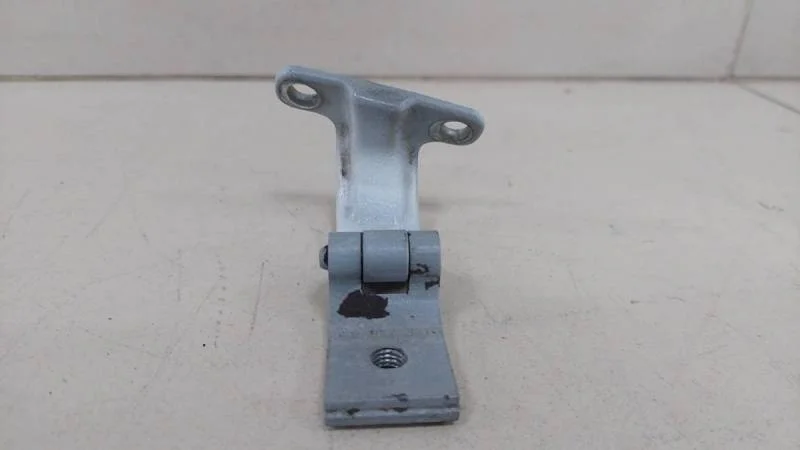 Петля двери багажника Skoda Rapid 2012-2020