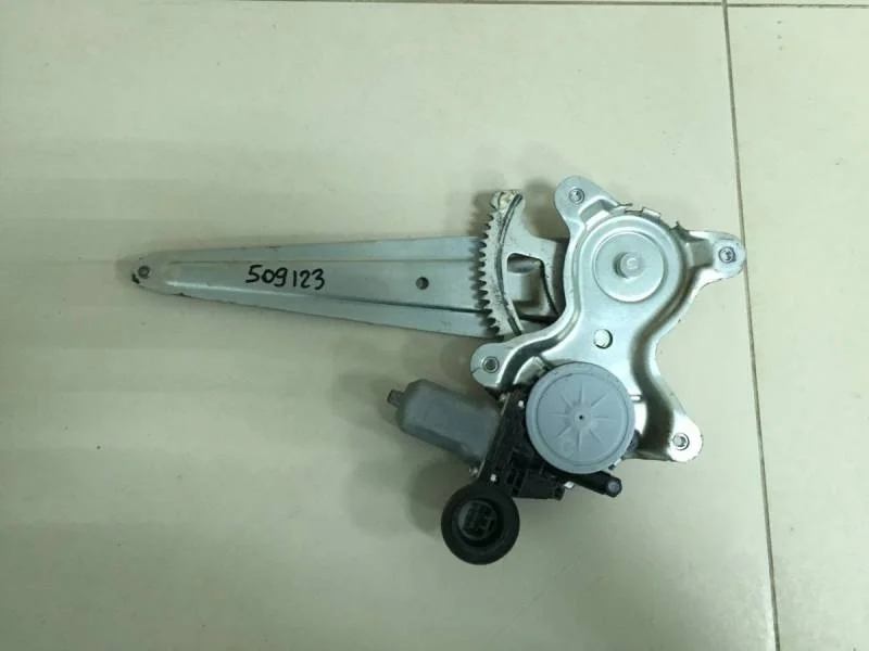 Стеклоподъемник электр. задний левый Toyota Rav 4 (A30) 2006-2013