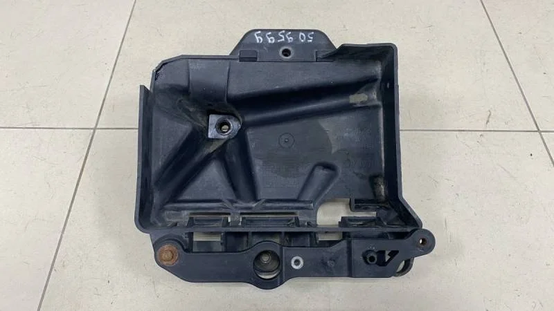 Крепление АКБ (корпус / подставка) Skoda Rapid 2012-2020