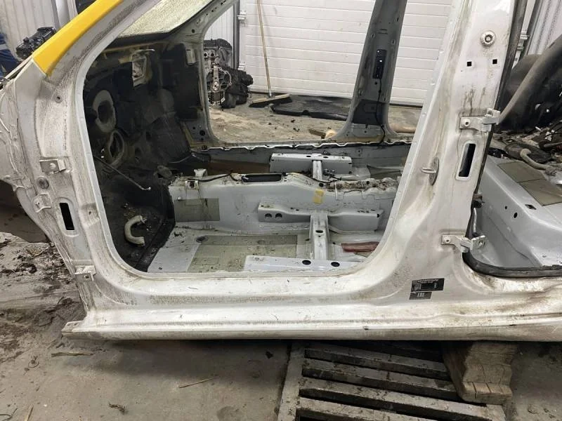 Порог со стойкой левый Skoda Rapid 2012-2020