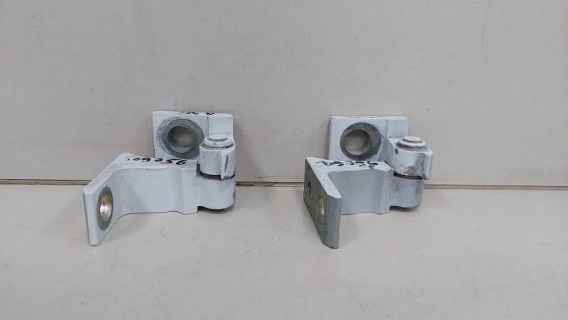 Петля двери Skoda Rapid 2012-2020