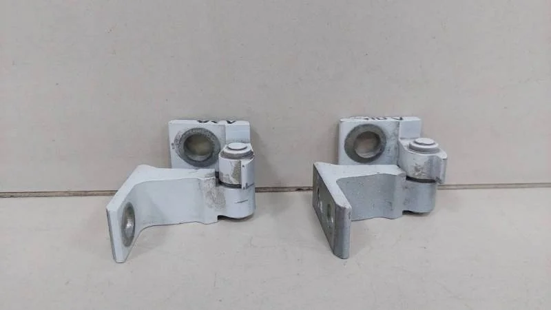 Петля двери Skoda Rapid 2012-2020