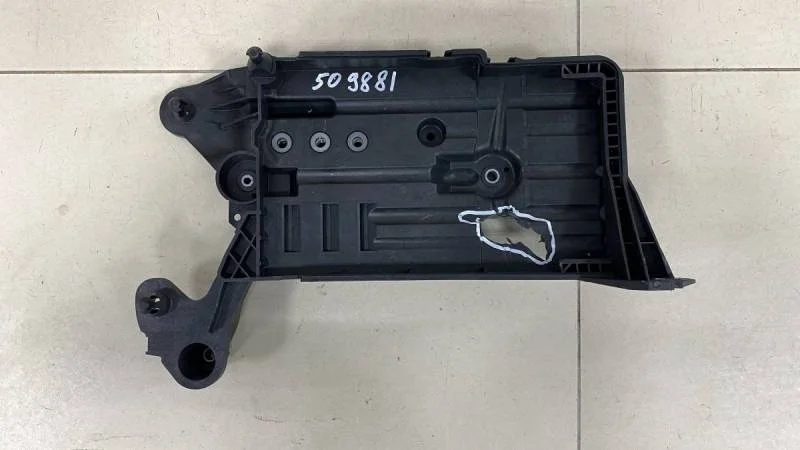 Крепление АКБ (корпус / подставка) Skoda Octavia A8 2019>