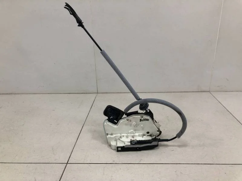 Замок двери задней правой Volkswagen Polo (Sed RUS) 2011>