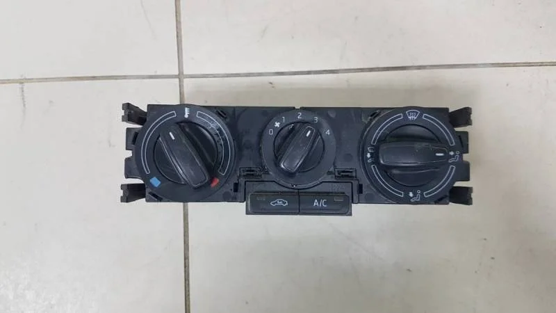 Блок управления отопителем Skoda Rapid 2012-2020