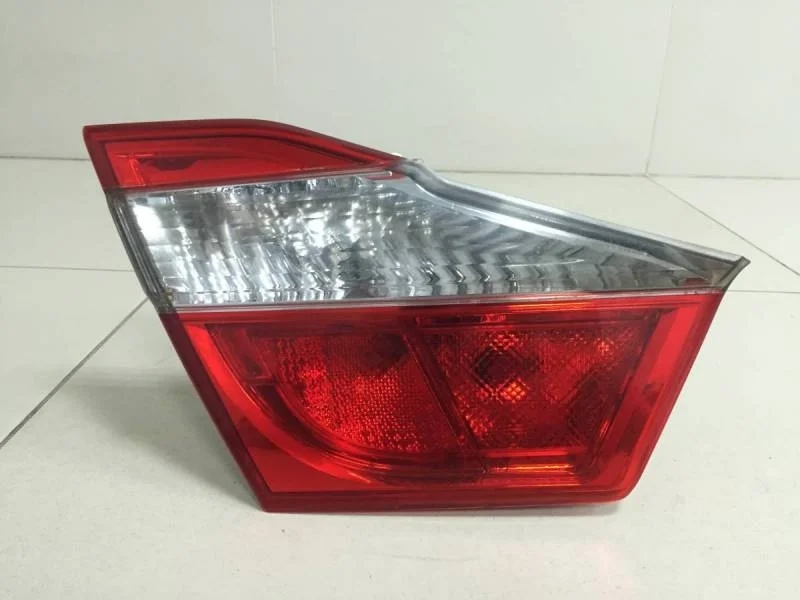 Фонарь задний внутренний левый Toyota Camry (V50) 2011-2017