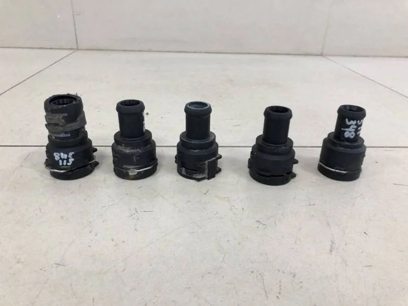 Фланец двигателя системы охлаждения Skoda Octavia (A5 1Z-) 2004-2013