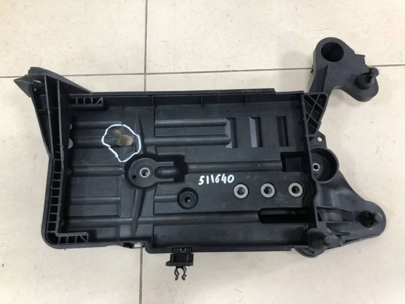 Крепление АКБ (корпус / подставка) Skoda Karoq 2017>