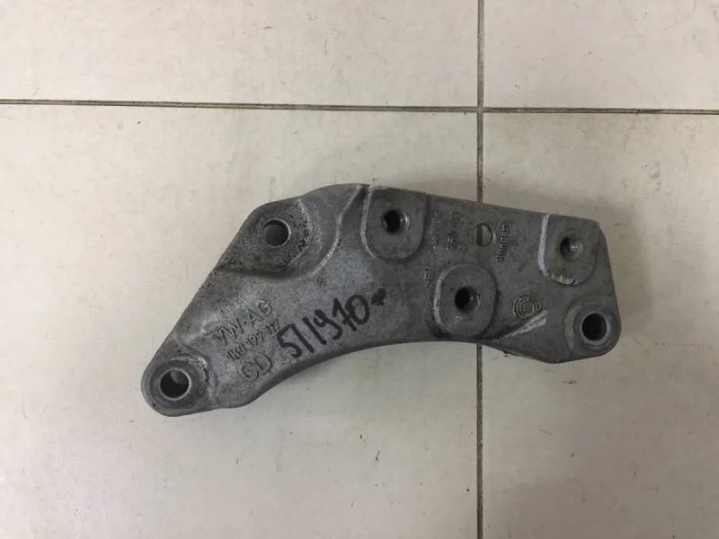 Кронштейн КПП левый Skoda Kodiaq 2016>