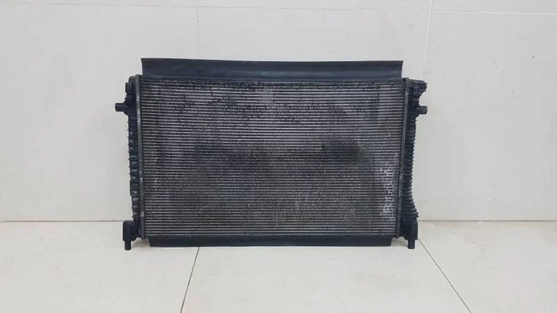 Радиатор охлаждения двигателя Skoda Octavia (A7) 2013>