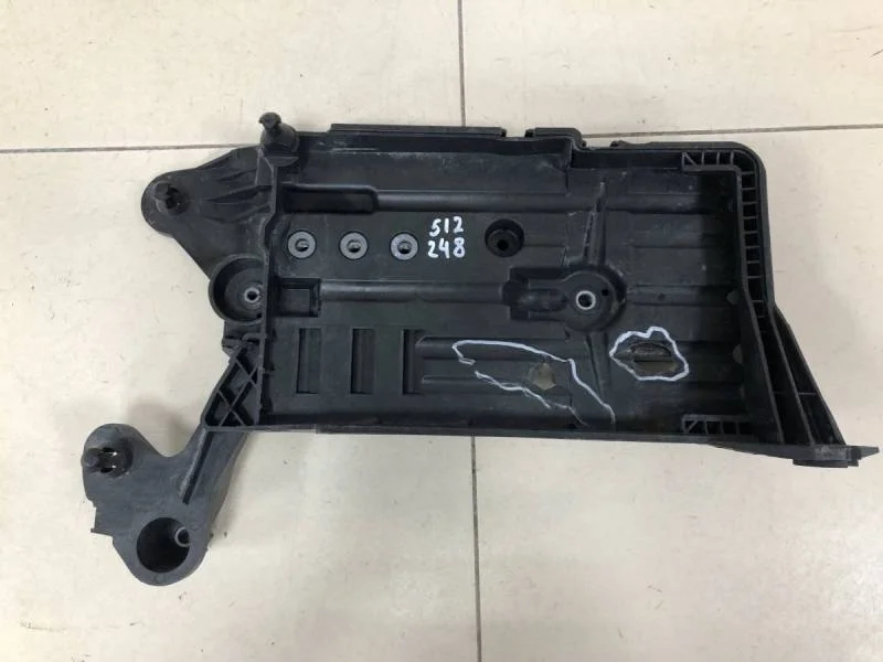 Крепление АКБ (корпус / подставка) Skoda Karoq 2017>