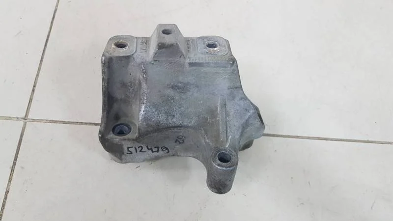 Кронштейн КПП Skoda Octavia (A7) 2013>