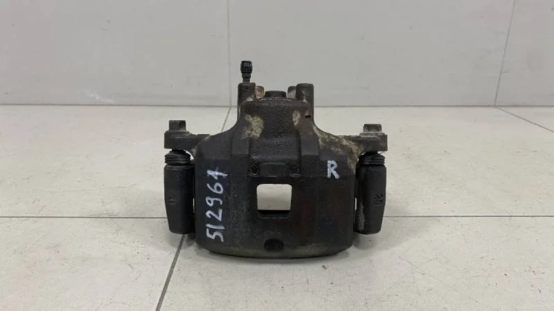 Суппорт передний правый Mitsubishi Outlander (GF) 2012>