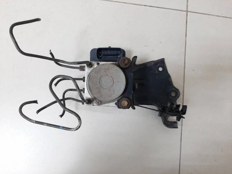 Блок ABS (насос) Toyota Corolla E150 2006-2013