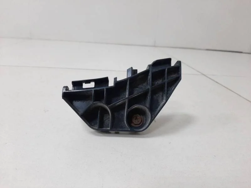 Кронштейн заднего бампера правый Toyota Corolla E150 2006-2013