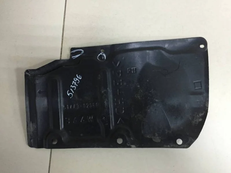 Пыльник двигателя нижний правый Toyota Corolla E150 2006-2013