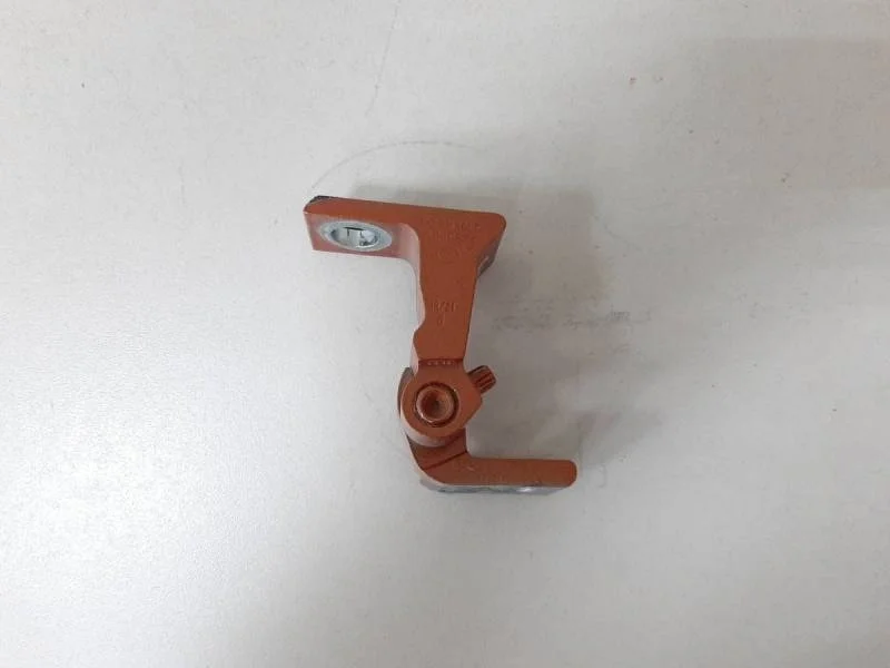 Петля двери Skoda Octavia A8 2019>