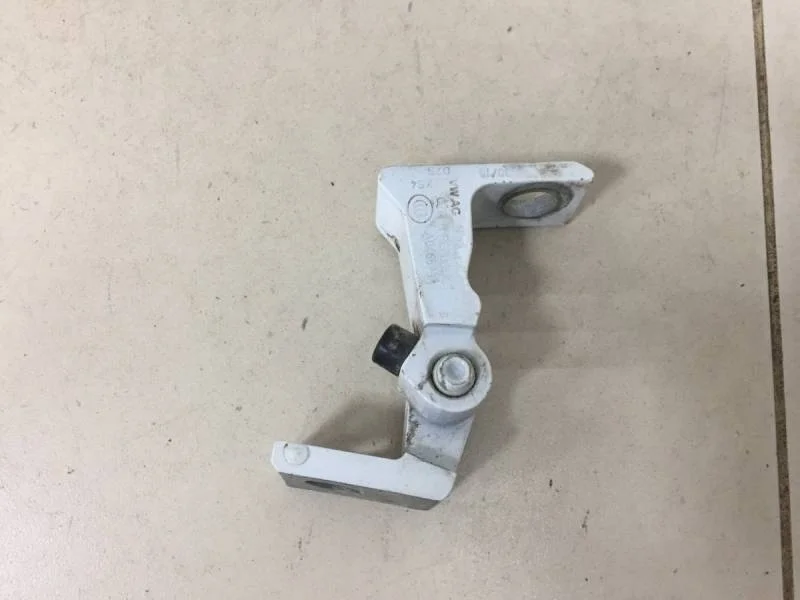 Петля двери Skoda Rapid 2012-2020