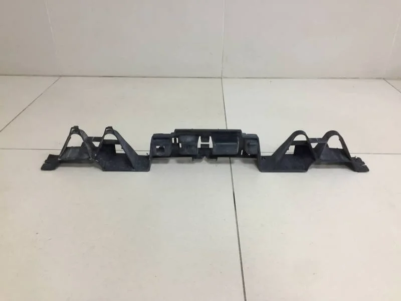 Направляющая заднего бампера Renault Megane (2) 2002-2009