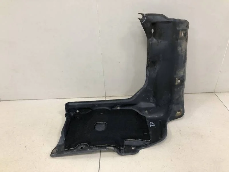 Пыльник двигателя нижний правый Toyota Corolla E120 2001-2007