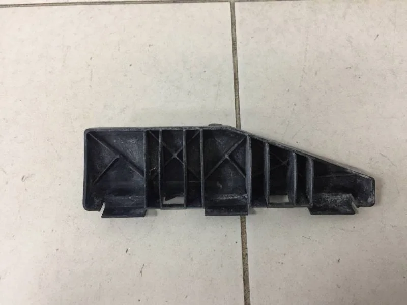 Кронштейн заднего бампера левый Toyota Corolla E120 2001-2007