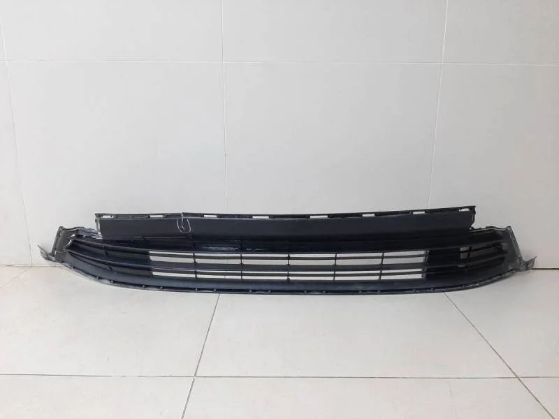 Решетка радиатора Toyota Rav 4 (A40) 2013>