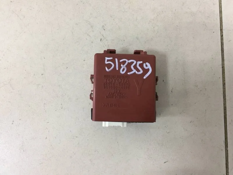 Блок управления центральным замком Toyota Land Cruiser Prado (J150) 2009>