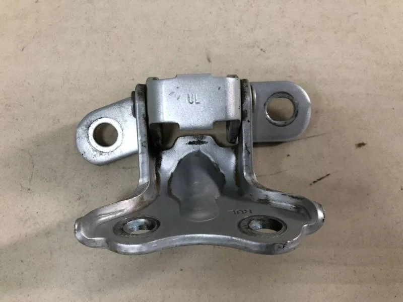 Петля двери задней левой верхняя Hyundai Solaris 2010-2017