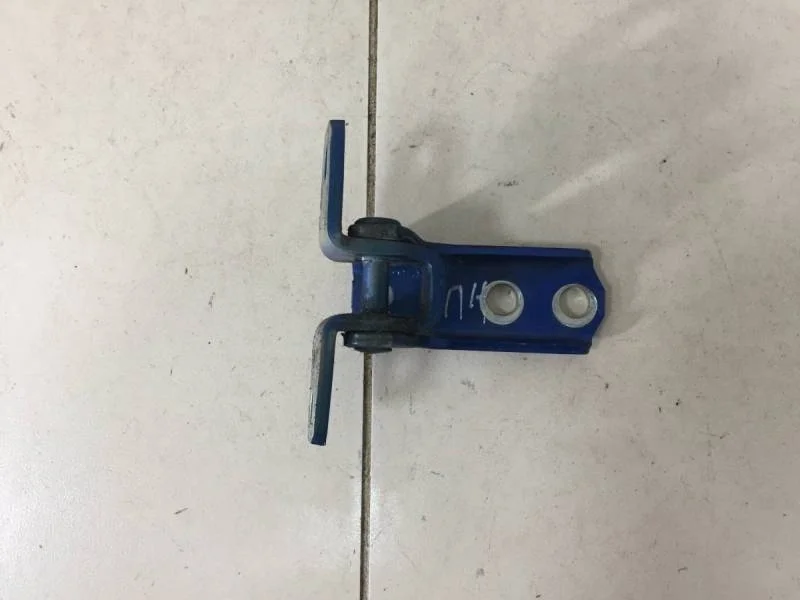 Петля двери передней правой нижняя Mitsubishi ASX (GA) 2010>