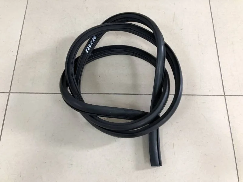 Уплотнитель проема двери задней левой Kia Rio 3 (UB) 2011-2017