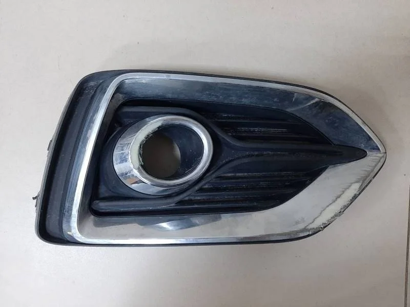 Рамка противотуманной фары правой Hyundai Solaris 2017>