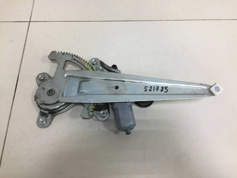 Стеклоподъемник электр. задний правый Toyota Rav 4 (A30) 2006-2013