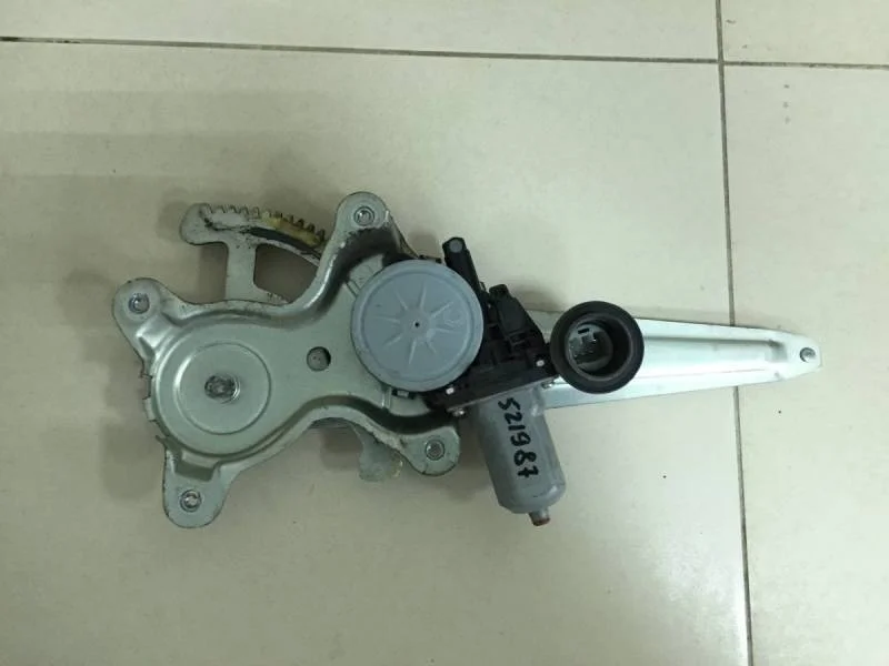 Стеклоподъемник электр. задний левый Toyota Rav 4 (A30) 2006-2013