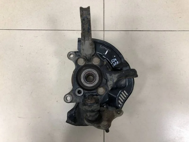 Кулак поворотный передний правый Toyota Corolla E150 2006-2013