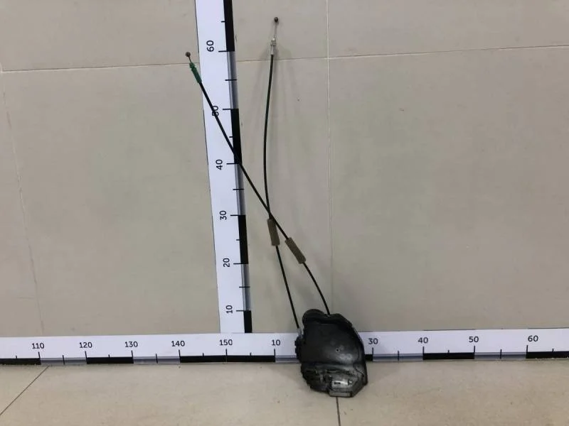 Замок двери задней левой Toyota Corolla E150 2006-2013