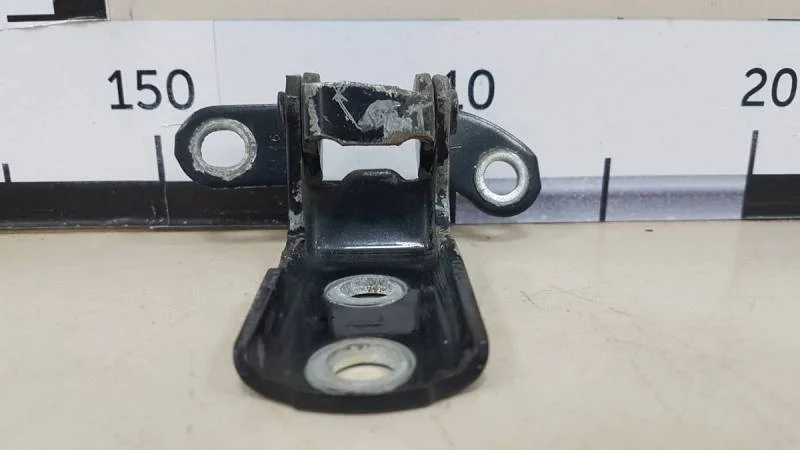 Петля двери задней левой нижняя Toyota Corolla E150 2006-2013