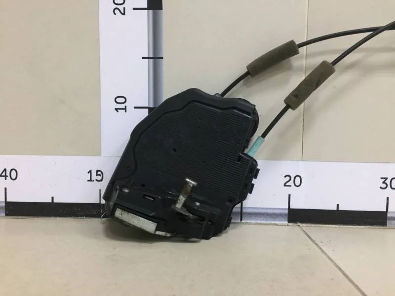 Замок двери задней правой Toyota Camry (V40) 2006-2011