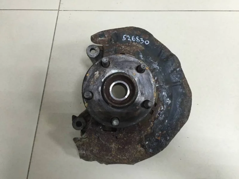 Кулак поворотный передний левый Toyota Camry (V40) 2006-2011