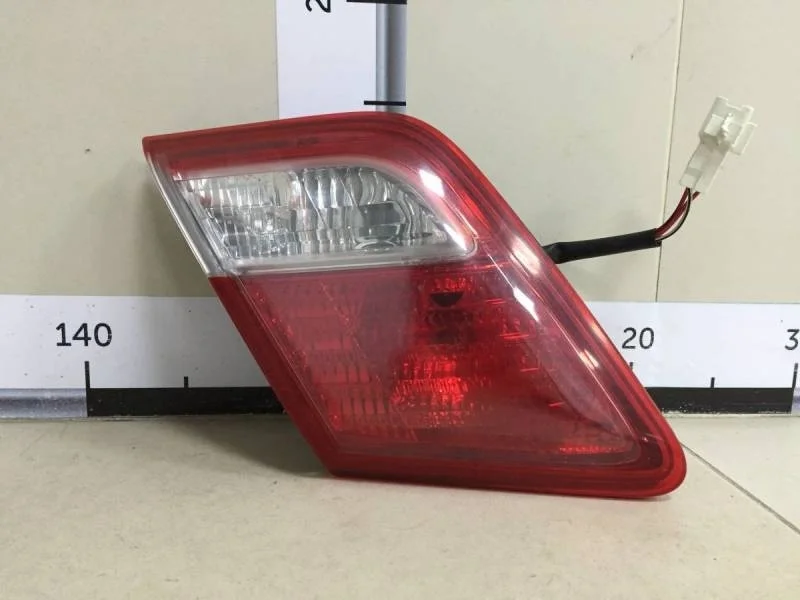 Фонарь задний внутренний левый Toyota Camry (V40) 2006-2011