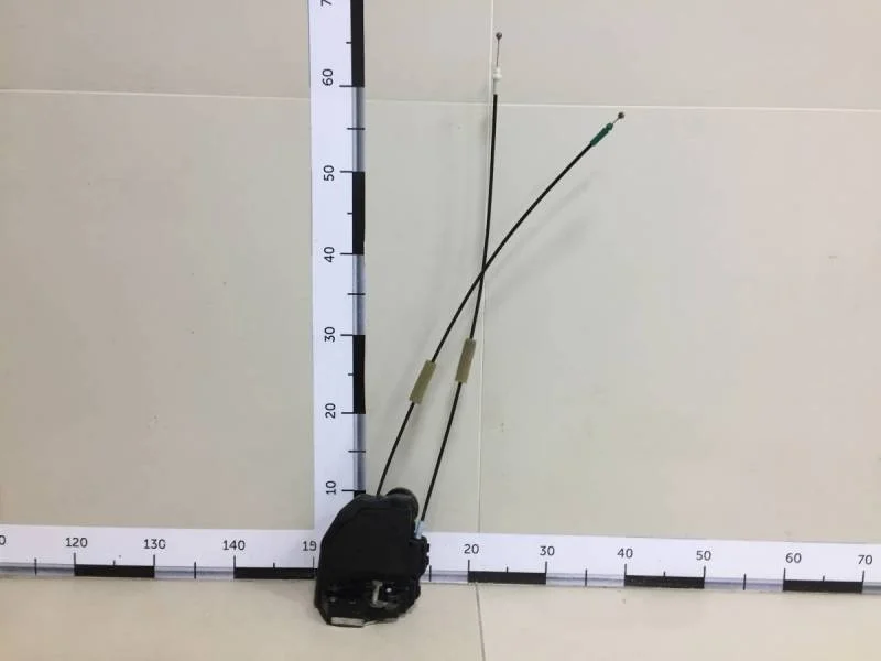 Замок двери задней правой Toyota Corolla E150 2006-2013