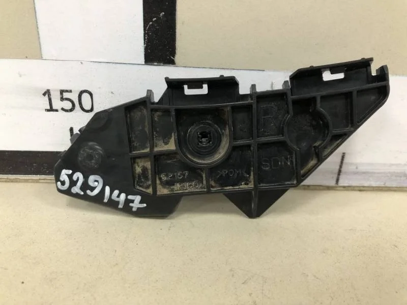 Кронштейн заднего бампера правый Toyota Corolla E150 2006-2013