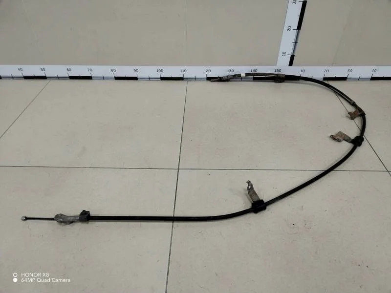 Трос стояночного тормоза левый Toyota Corolla E150 2006-2013