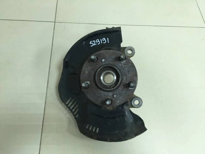 Кулак поворотный передний правый Toyota Corolla E150 2006-2013