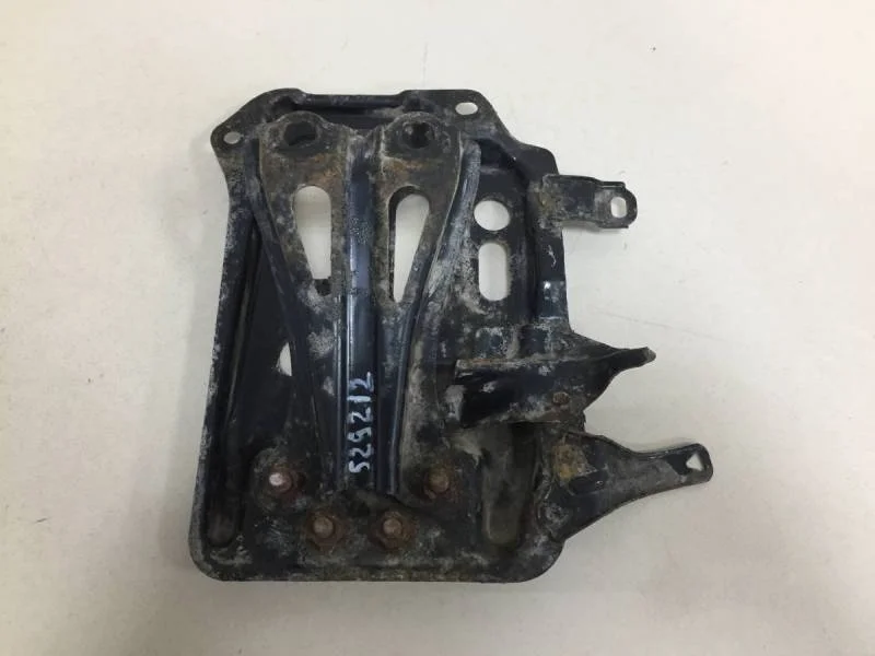 Крепление АКБ (корпус / подставка) Toyota Corolla E150 2006-2013