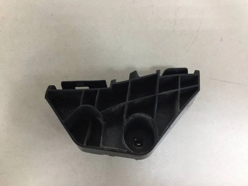 Кронштейн заднего бампера правый Toyota Corolla E150 2006-2013