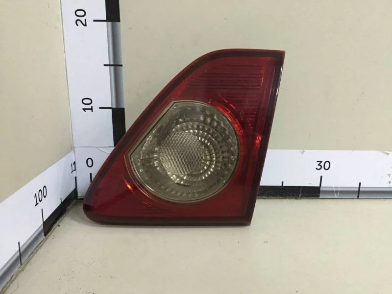 Фонарь задний внутренний правый Toyota Corolla E150 2006-2013