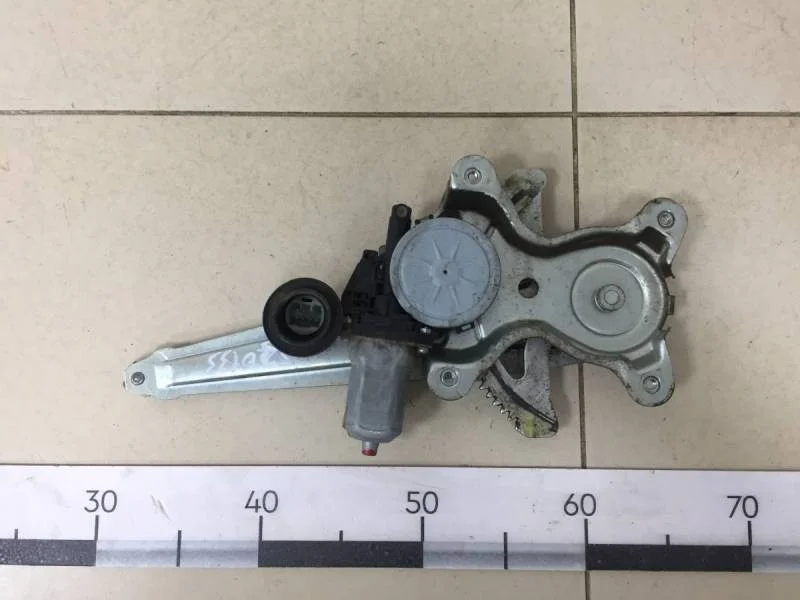 Стеклоподъемник электр. задний правый Toyota Camry (V40) 2006-2011